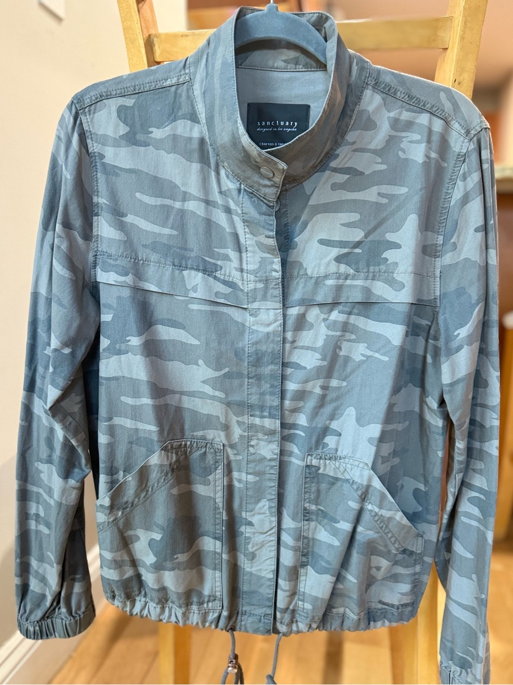 Sanctuary Woman's Gray & Light Gray Camo Drawstring Jacket